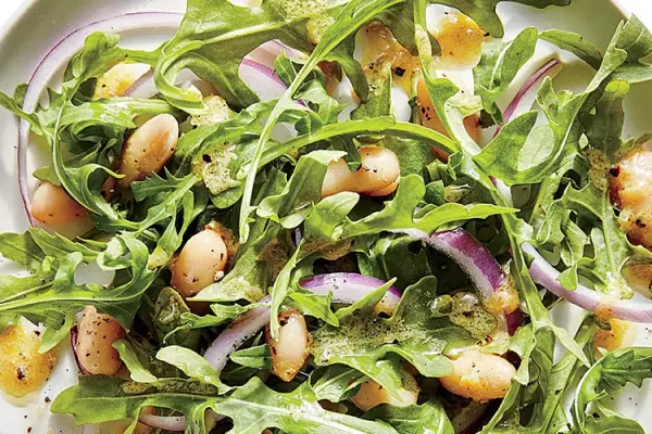 White Bean and Spinach Salad with Herb Pesto